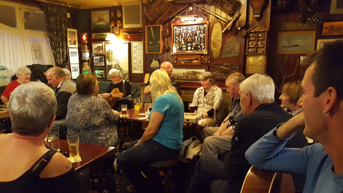 elsinor-folk-night-whitby-27-09-16-jpg20160927_212323