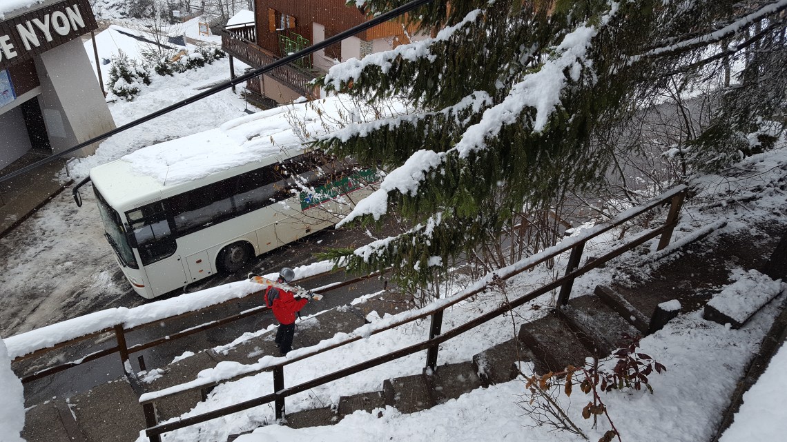 Clearing Snow Chamois D'or 07.03.1720170307_130257