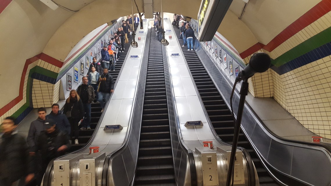 Busking Piccadily 17.04.1720170417_142156